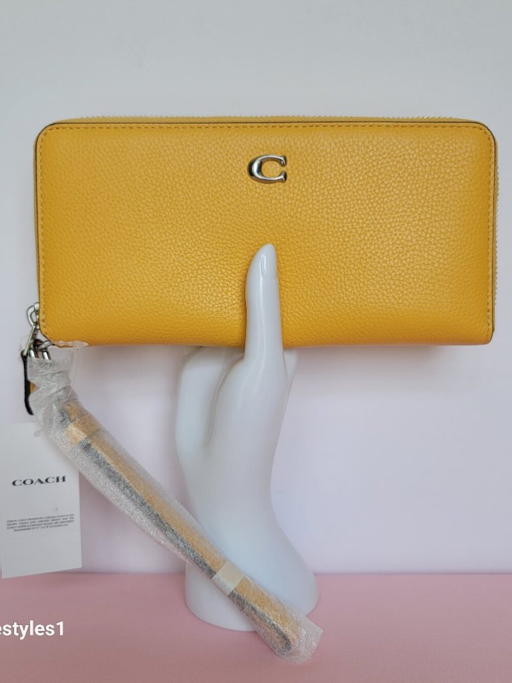 COACH Pebbled Leather Long Continental Wallet/Wristlet - Canary color⭐